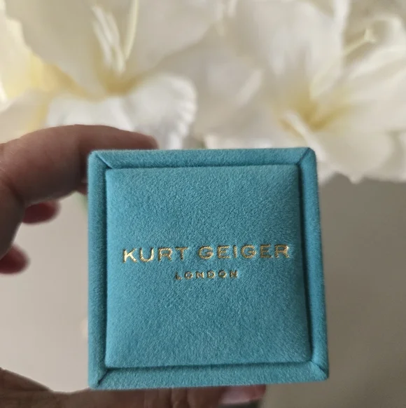 Kurt Geiger Large Cocktail Ring Size 9 NEW WITHOUT TAGS BUT IN BOX - Picture 5 of 5